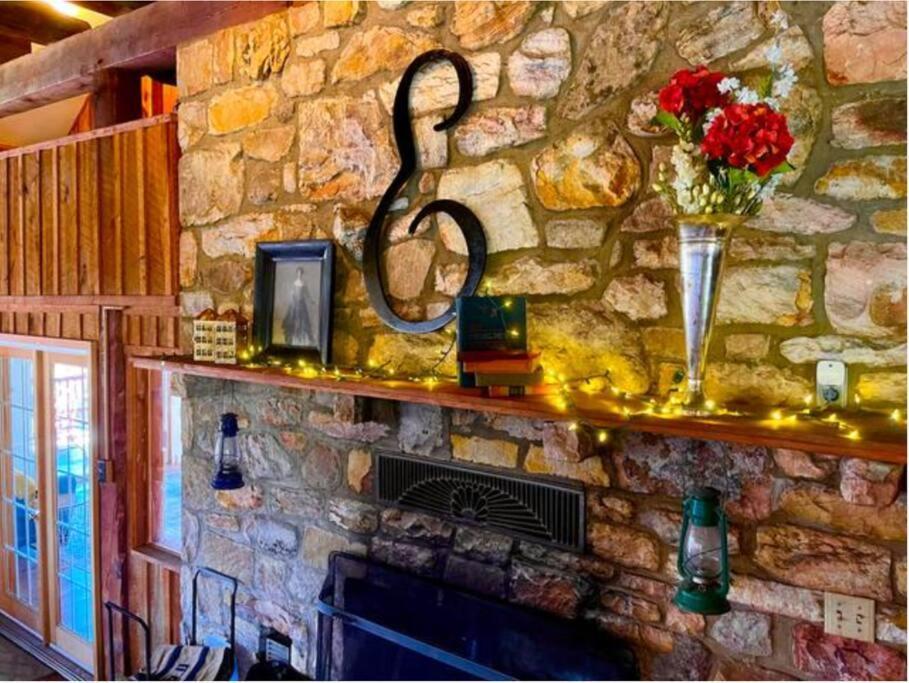 The Barn At Evermore: Riverfront Retreat W/Hot Tub Luray Dış mekan fotoğraf
