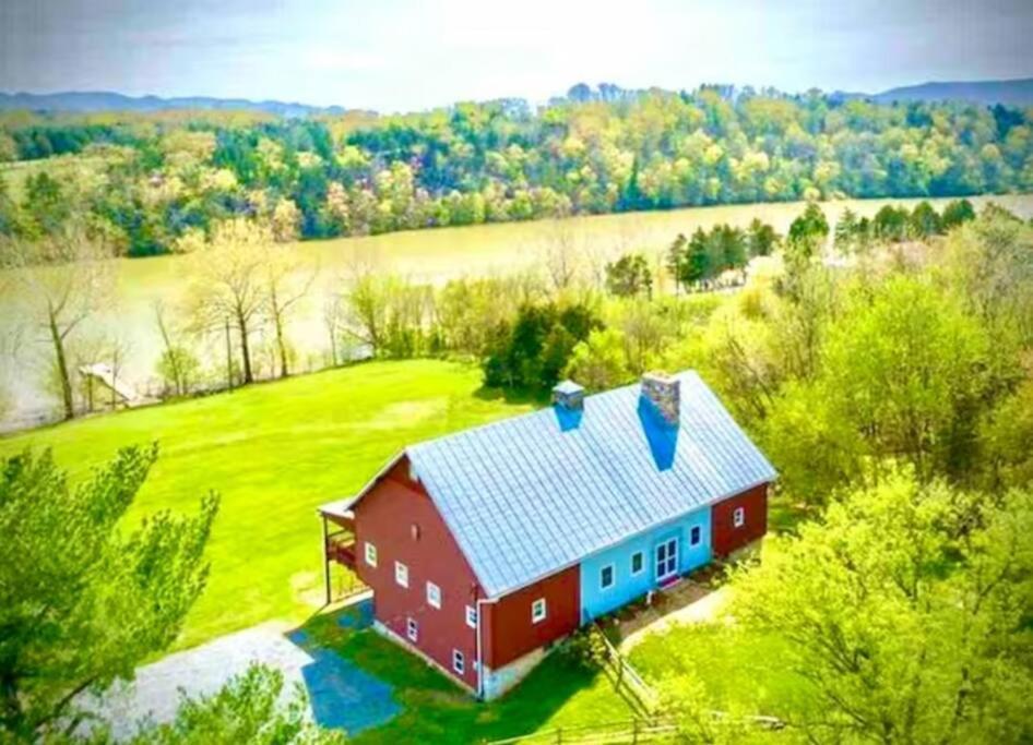 The Barn At Evermore: Riverfront Retreat W/Hot Tub Luray Dış mekan fotoğraf