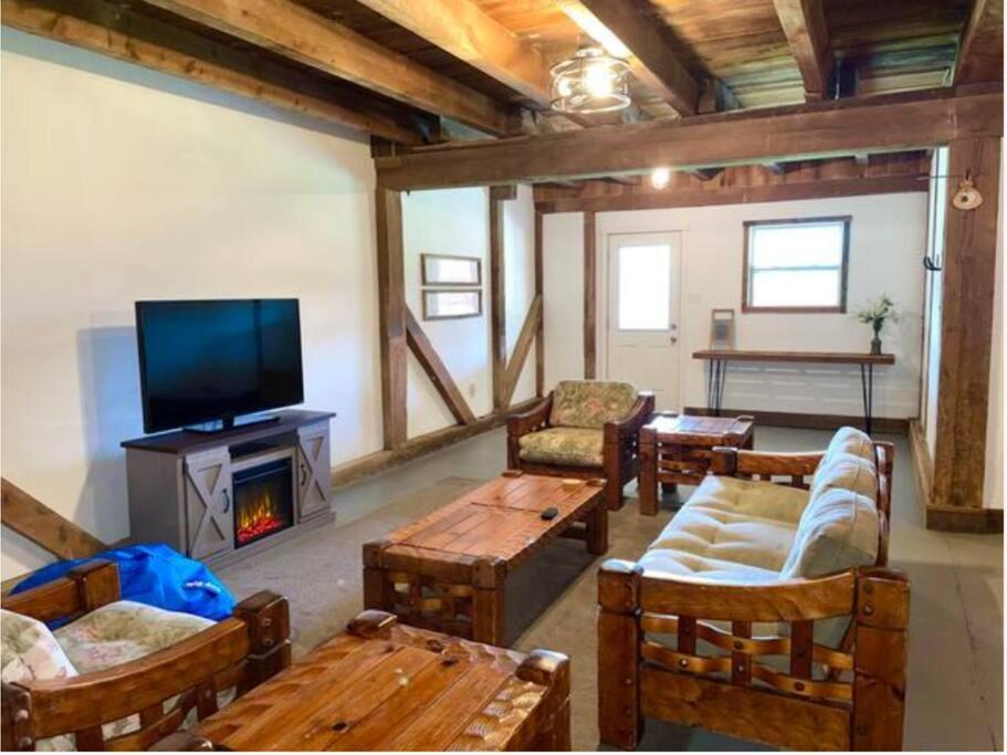 The Barn At Evermore: Riverfront Retreat W/Hot Tub Luray Dış mekan fotoğraf