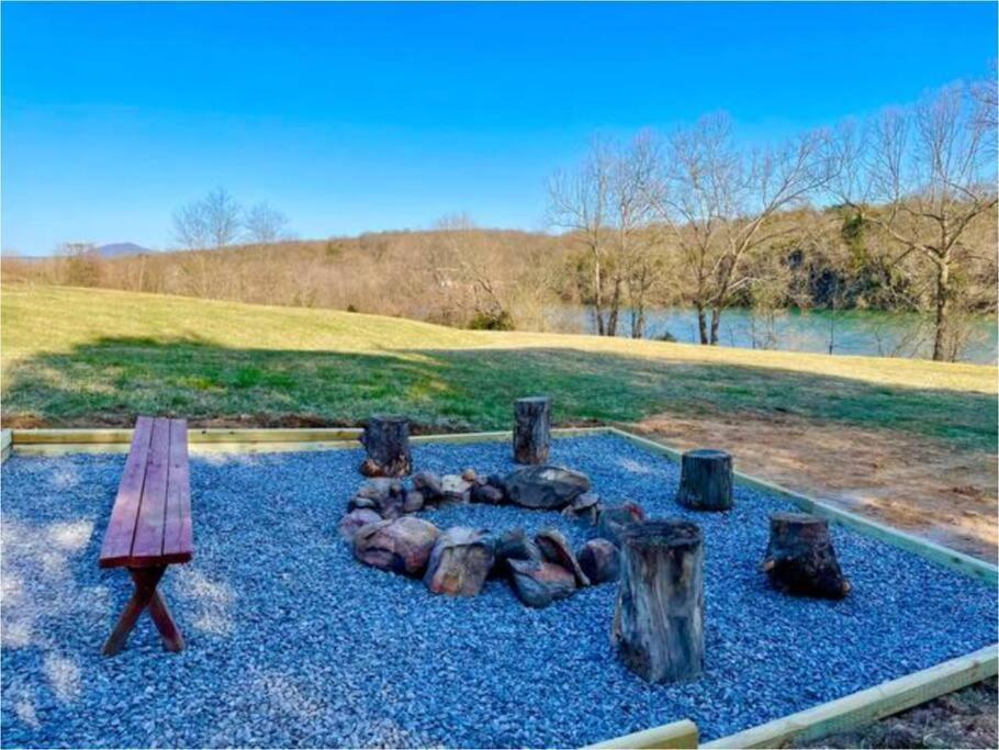 The Barn At Evermore: Riverfront Retreat W/Hot Tub Luray Dış mekan fotoğraf